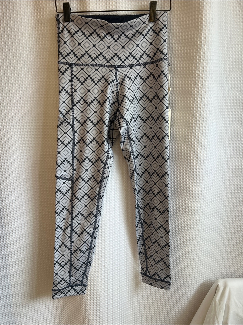 Max Studio Women’s Dark Grey & White Geometric Reversible Leggings